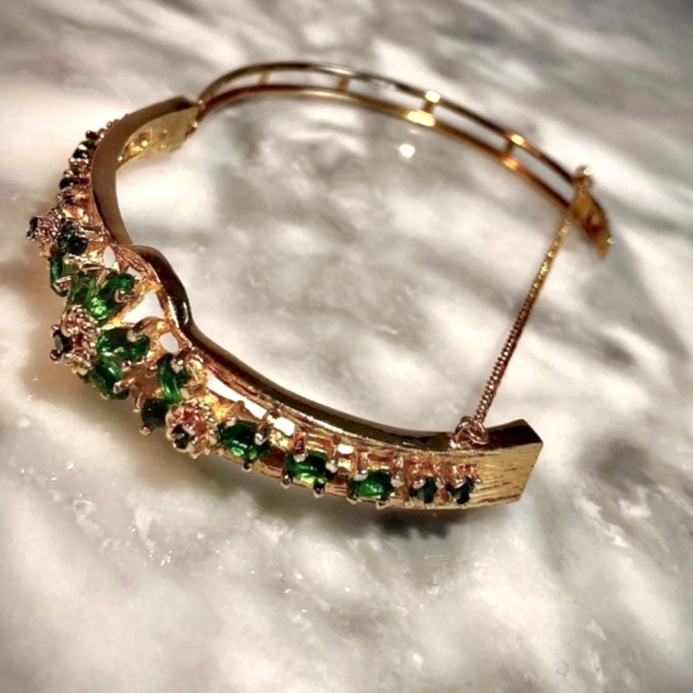 💚Vintage Estate Solid 18k Yellow Gold Genuine Emerald hinged bangle bracelet 💚 - Picture 3 of 10